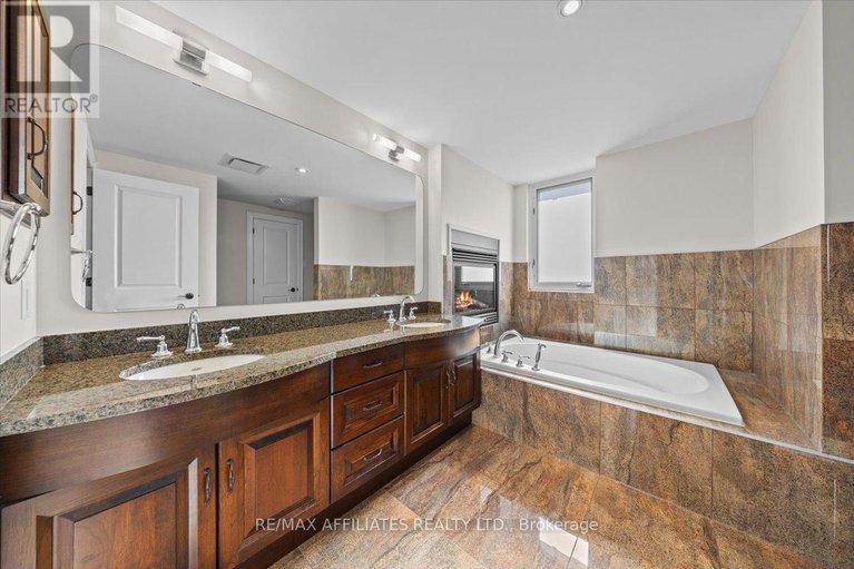 28976814/ph804-320-mcleod-street/ottawa-centre/ottawa/ontario/K2P1A3_31