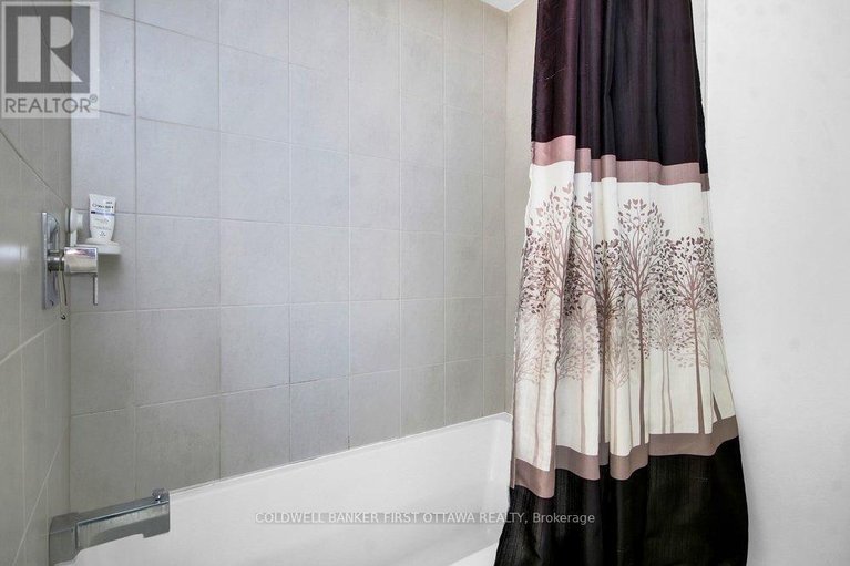 29649584/4852-abbott-street-e/emerald-meadowstrailwest/ottawa/ontario/K2S1E7_23