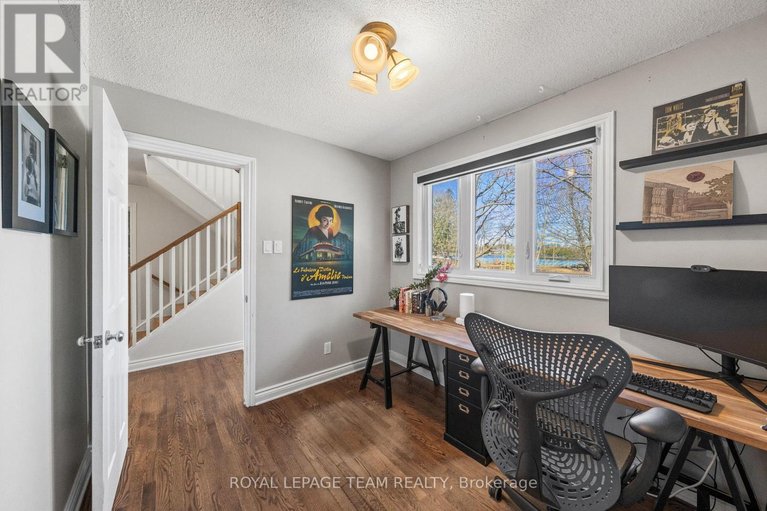 29662384/1081-boucher-crescent/manotick-south-to-roger-stevens/ottawa/ontario/K4M1B3_20