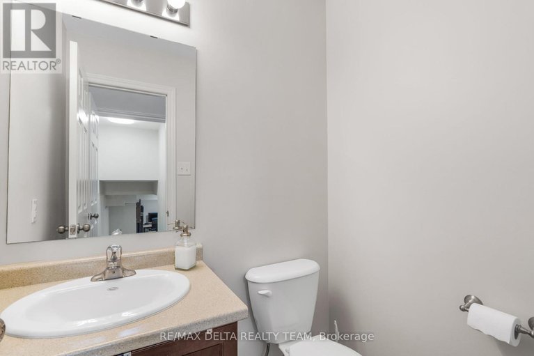 28627849/227-hillpark-high-street/mer-bleuebradley-estatesanderson-park/ottawa/ontario/K1W0B5_26