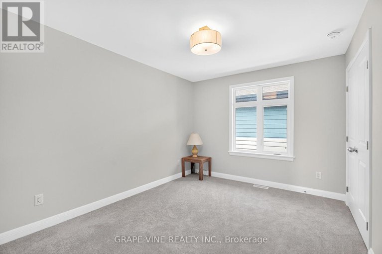 28743049/525-pimiwidon-street/cfb-rockcliffe-and-area/ottawa/ontario/K1K5A1_31