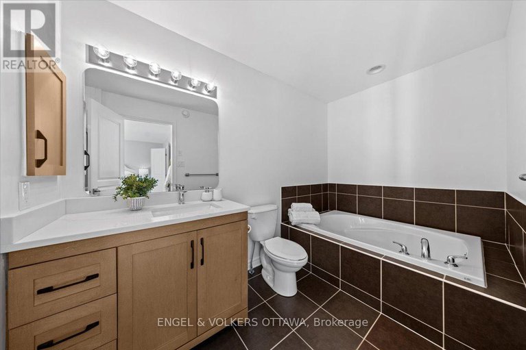28956105/1003-markwick-crescent/notting-hillsummerside/ottawa/ontario/K4A4X5_23