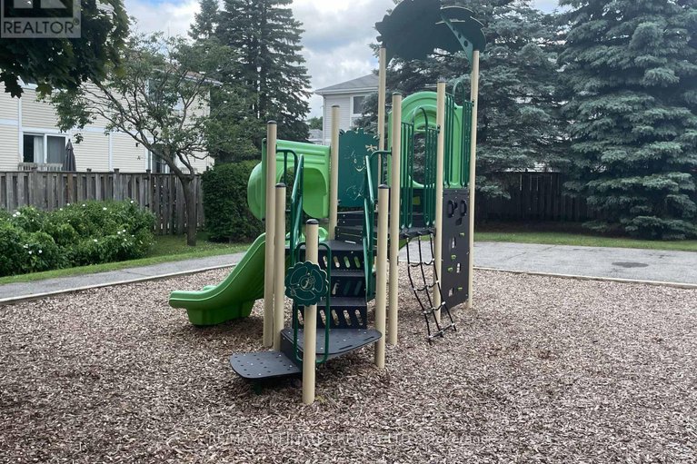 28589609/65-47-mcdermot-court/katimavik/ottawa/ontario/K2L3V5_35