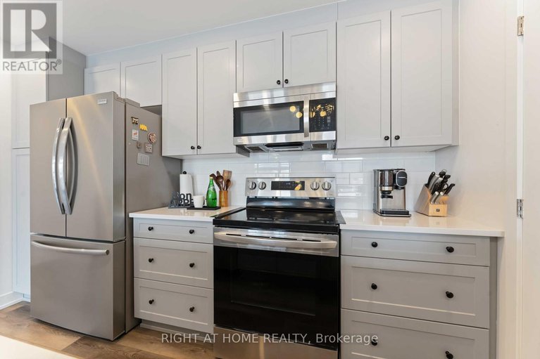 29417771/b-380-rolling-meadow-crescent/mer-bleuebradley-estatesanderson-park/ottawa/ontario/K1W0S1_5