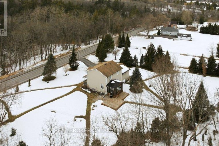 29463129/1585-becketts-creek-road/cumberland-west/ottawa/ontario/K4C1C8_37