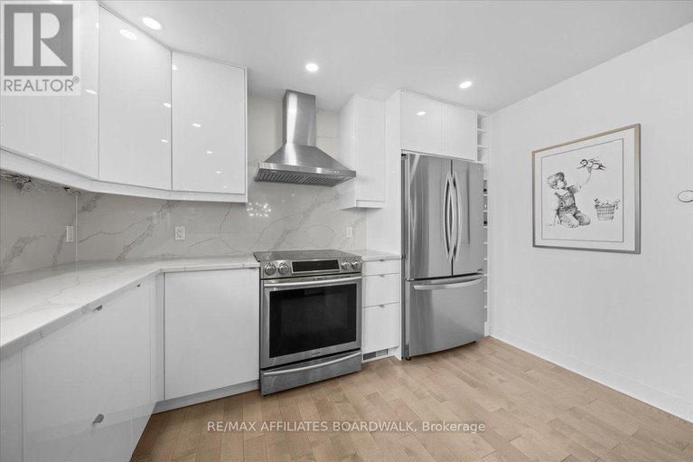 28416743/423-viewmount-drive/borden-farmstewart-farmcarleton-heightsparkwood-hills/ottawa/ontario/K2E7P1_27