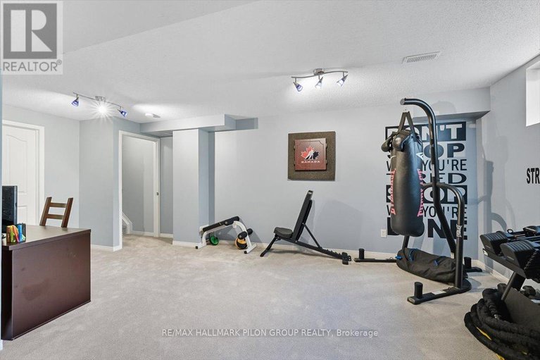 28847182/2064-breezewood-street/springridgeeast-village/ottawa/ontario/K4A4R9_21