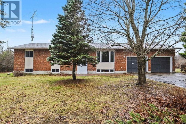 29618206/684-county-road-44-road-s/north-grenville-twp-kemptville-south/north-grenville/ontario/K0G1J0_3