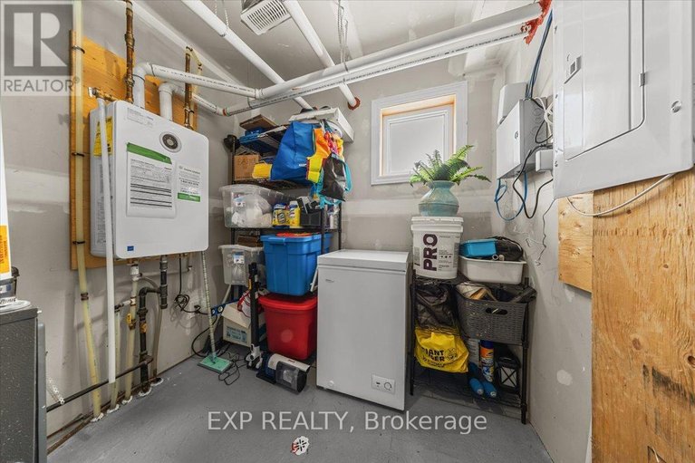 29476652/704-lapland-private/emerald-meadowstrailwest/ottawa/ontario/K2V0S4_30