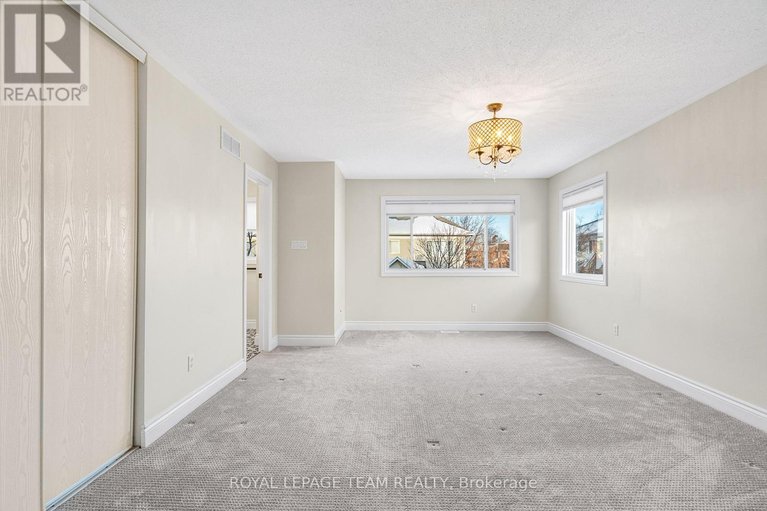 29425119/1925-windwood-place/chapel-hill/ottawa/ontario/K1C7K7_24