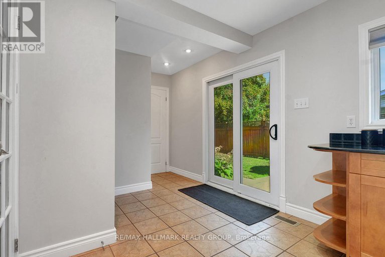 28915575/3243-southgate-road/south-keys/ottawa/ontario/K1V7Y2_21