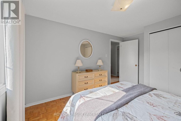 28900932/2486-regina-street/lincoln-heights/ottawa/ontario/K2B6X5_29