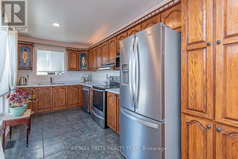 29649021/892-beauchamp-avenue/hiawatha-parkconvent-glen/ottawa/ontario/K1C3A7_12