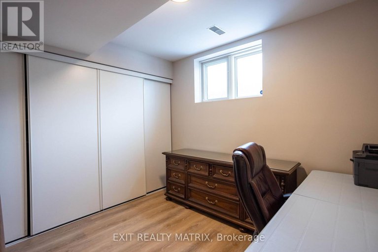 28768217/2418-rideau-road/riverside-south/ottawa/ontario/K1X1B2_32