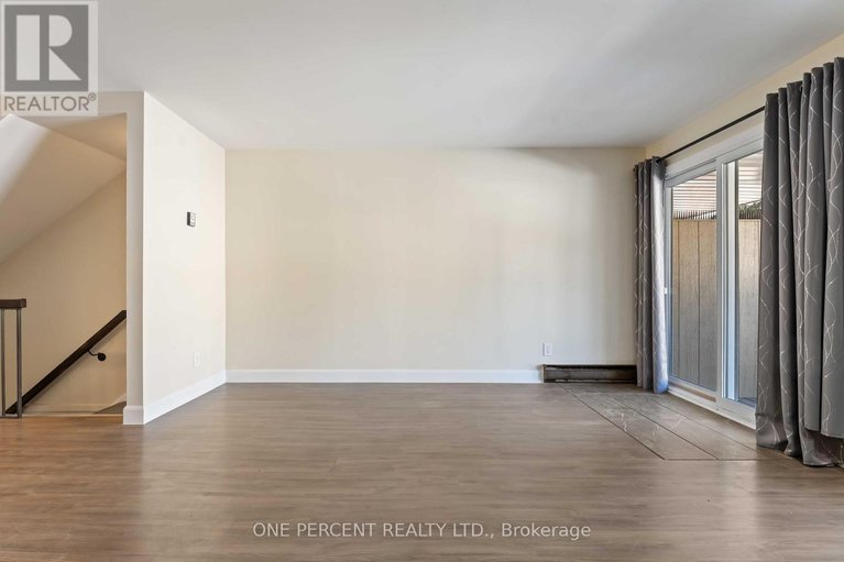 29514988/a-6643-bilberry-drive/convent-glen-north/ottawa/ontario/K1C4N5_8