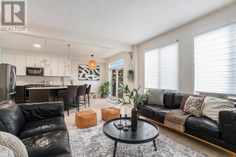 28918373/2399-glandriel-crescent/springridgeeast-village/ottawa/ontario/K4A4T1_8