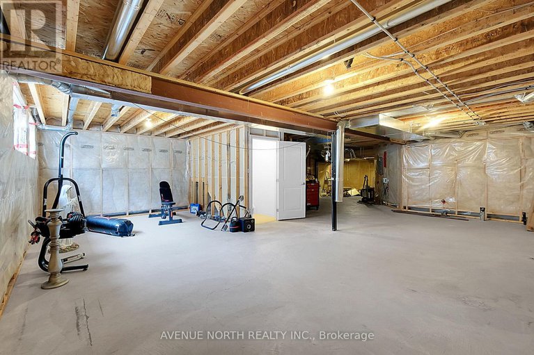 28540961/429-dovehaven-street/mer-bleuebradley-estatesanderson-park/ottawa/ontario/K1W0H2_45