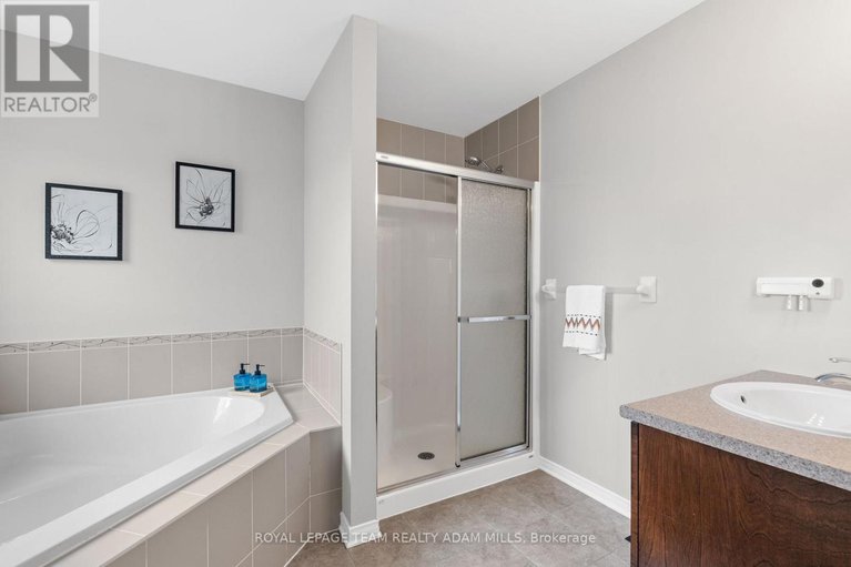 28591916/1543-carronbridge-circle/emerald-meadowstrailwest/ottawa/ontario/K2M0G8_27
