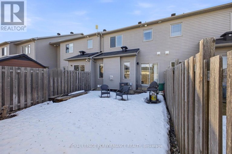 29464157/511-voie-du-pin-rouge-way/mer-bleuebradley-estatesanderson-park/ottawa/ontario/K1W0C4_26