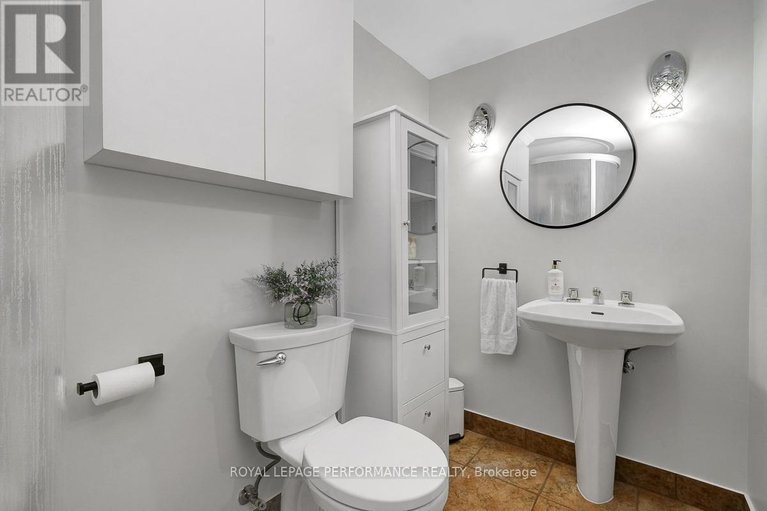 29432301/532-alesther-street/overbrookcastle-heights/ottawa/ontario/K1K1J3_32