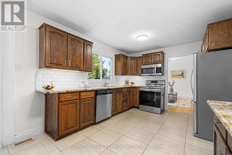28977785/4397-whittaker-crescent/pineview/ottawa/ontario/K1B4P1_11