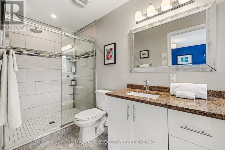 29475656/300c-richelieu-avenue/vanier/ottawa/ontario/K1L6K3_21