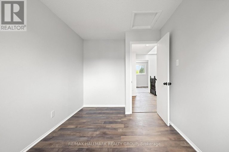 29300116/1083-millwood-court/convent-glen-north/ottawa/ontario/K1C3E9_28