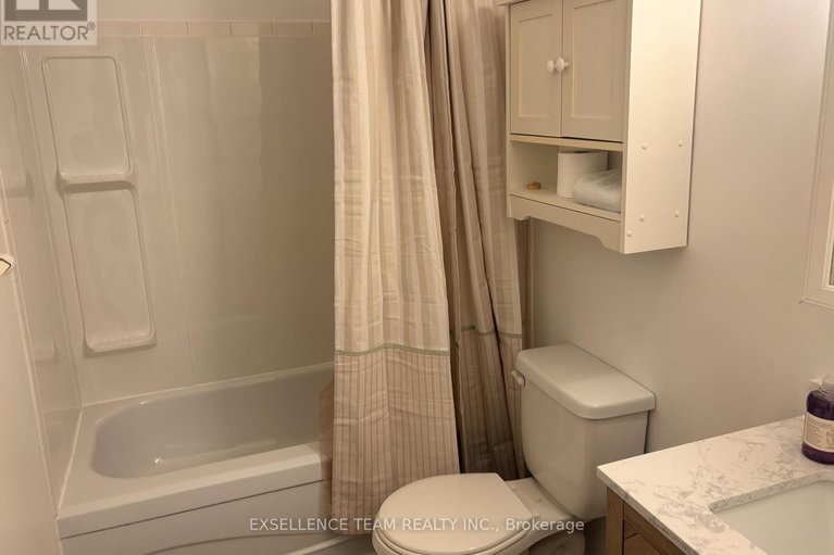 29464236/220-kenyon-street/alexandria/north-glengarry/ontario/K0C1A0_18