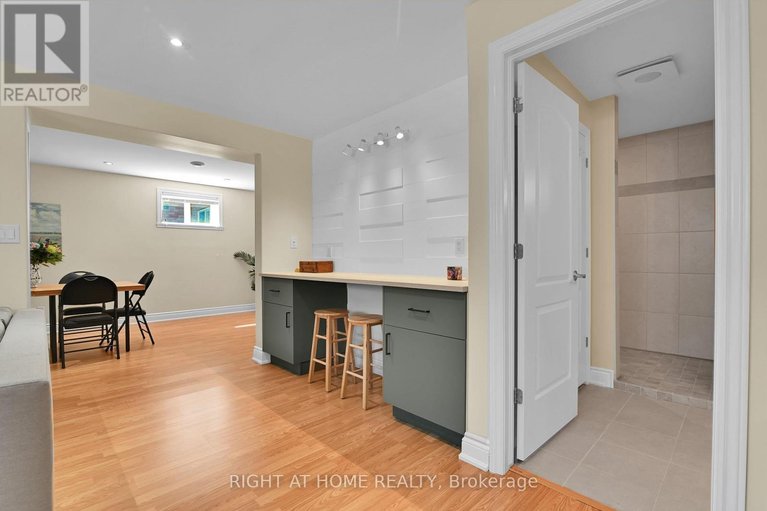 29635424/131-issam-private/ellwood/ottawa/ontario/K1T4B6_33