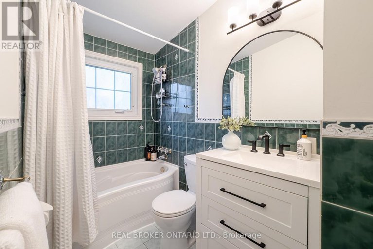 28961795/2070-cornish-street/elmvale-acresurbandale/ottawa/ontario/K1G2R8_15