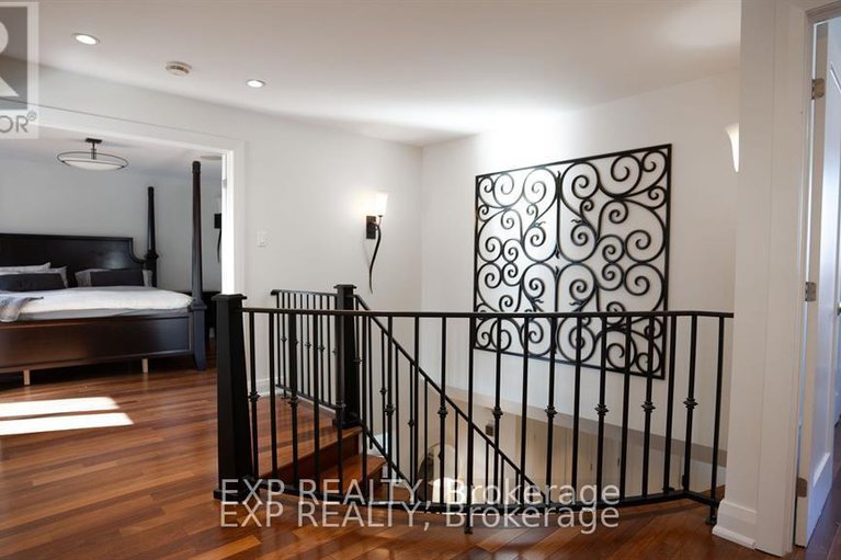 28643712/17-chesswood-court/pineglencountry-place/ottawa/ontario/K2E7E3_17