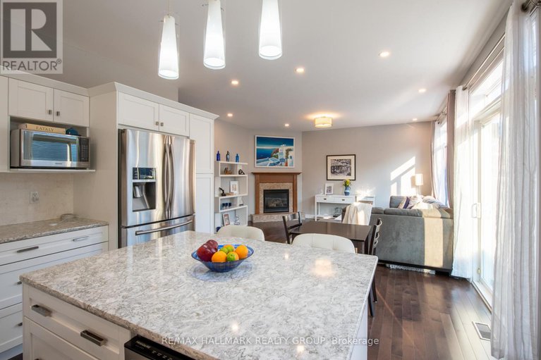 28553250/217-fountainhead-drive/mer-bleuebradley-estatesanderson-park/ottawa/ontario/K1W0C2_19
