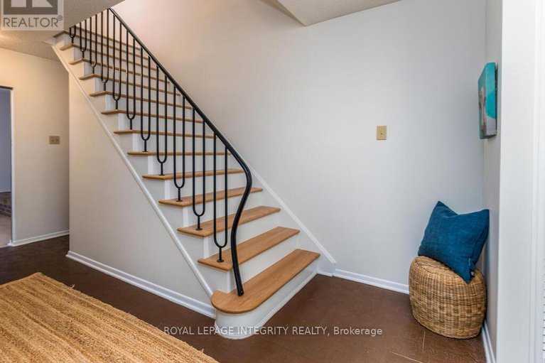 28854406/2150-dutton-crescent/beacon-hill-north/ottawa/ontario/K1J6K4_19