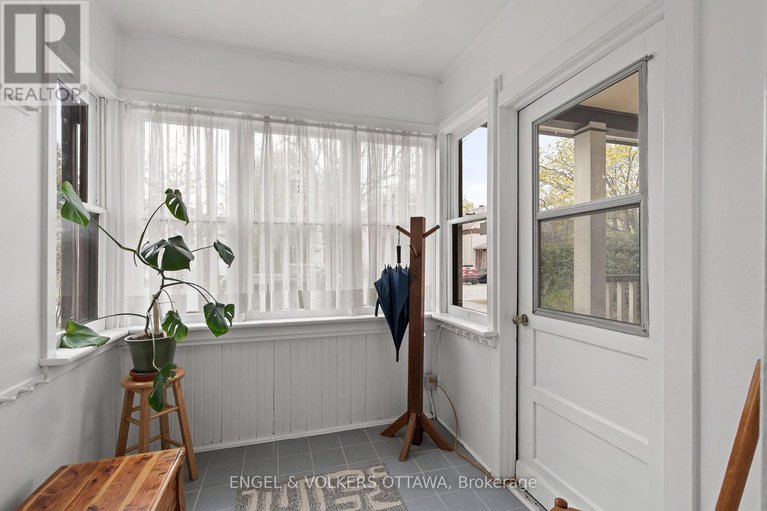 28288028/674-melbourne-avenue/laurentianview/ottawa/ontario/K2A1X5_20