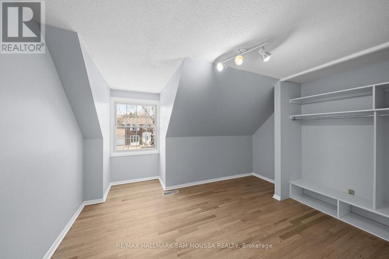 29677666/2750-consul-avenue/bruce-farmgraham-parkqualicumbellands/ottawa/ontario/K2H7H7_28