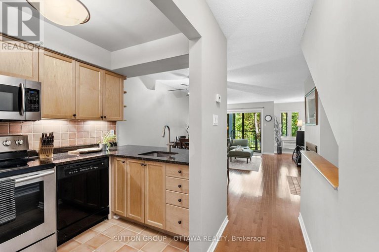 28952194/25-crispin-private/manor-park/ottawa/ontario/K1K2T7_8