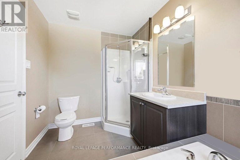 29464157/511-voie-du-pin-rouge-way/mer-bleuebradley-estatesanderson-park/ottawa/ontario/K1W0C4_17