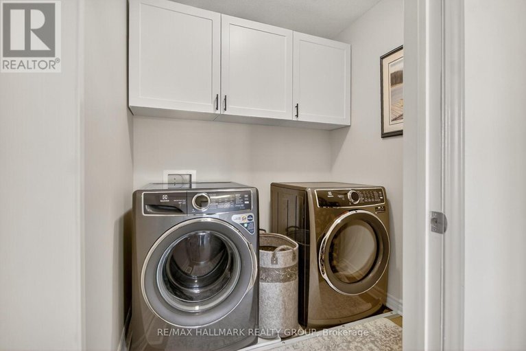 29111123/668-bowercrest-crescent/riverside-southgloucester-glen/ottawa/ontario/K1V2M2_28