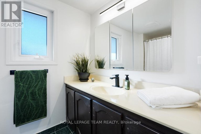 29048933/28-holitman-drive/knollsbrook/ottawa/ontario/K2J2A9_30