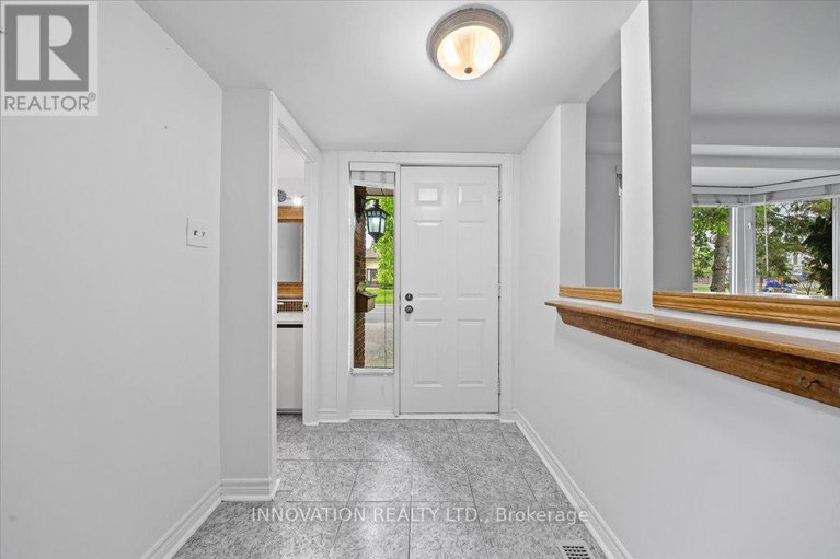28436166/1553-marcoux-drive/bilberry-creekqueenswood-heights/ottawa/ontario/K1E2K5_16