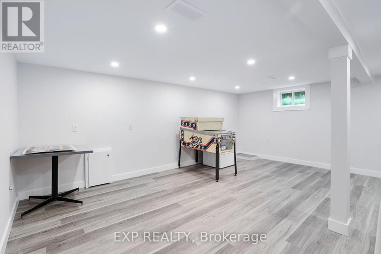 28625166/1382-fisher-avenue/city-viewskylinefisher-heightsparkwood-hills/ottawa/ontario/K2C1X1_24