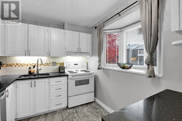 29056396/1771c-lamoureux-drive/queenswood-heights-south/ottawa/ontario/K1E2N5_13