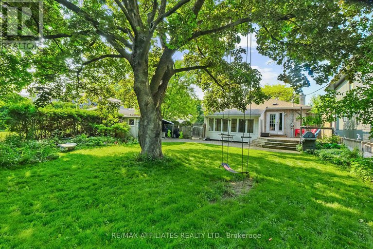 28736699/312-mountbatten-avenue/alta-vistafaircrest-heights/ottawa/ontario/K1H5W3_26
