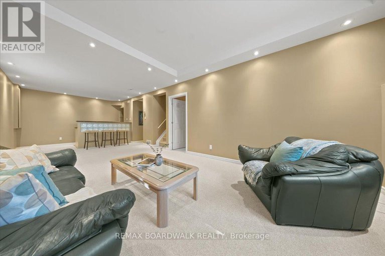 29312529/1367-talcy-crescent/fallingbrookridgemount/ottawa/ontario/K4A3C4_38