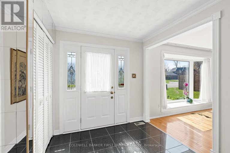 28315563/16-denewood-crescent/pineglencountry-place/ottawa/ontario/K2E7G5_5