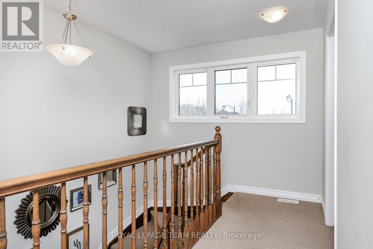 28163521/12-knockaderry-crescent/half-moon-bay/ottawa/ontario/K2C3H2_16