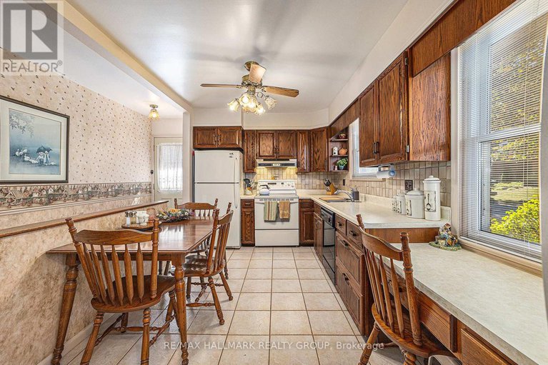 28902420/2023-vincent-street/elmvale-acres/ottawa/ontario/K1G2M8_5