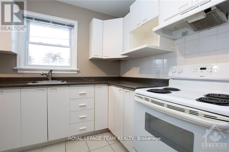 29269332/49-crownhill-street/beacon-hill-south/ottawa/ontario/K1J7K5_9