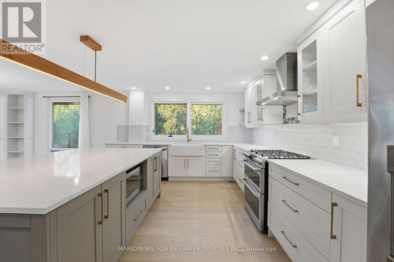 29155017/33-commanche-drive/city-viewskylinefisher-heightsparkwood-hills/ottawa/ontario/K2E6E8_18