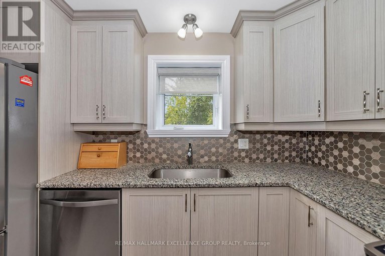 28810909/214-290-masters-lane/town-of-rockland/clarence-rockland/ontario/K4K0K5_11